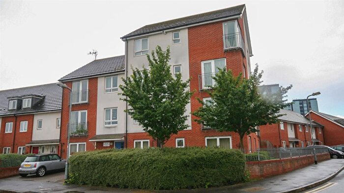 2 Bedroom Flat To Rent In Longwood Avenue, Langley, Slough, SL3
