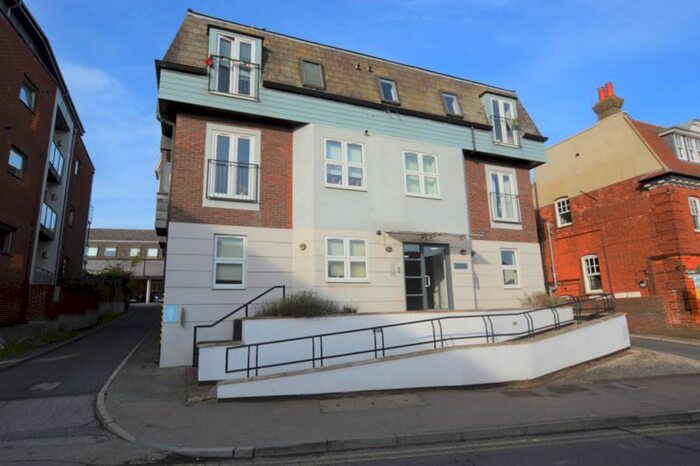 2 Bedroom Flat To Rent In Lyons Crescent, Tonbridge, TN9