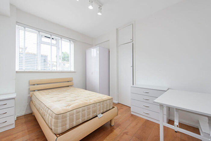 3 Bedroom Flat To Rent In Shoot Up Hill, Kilburn, London, NW2