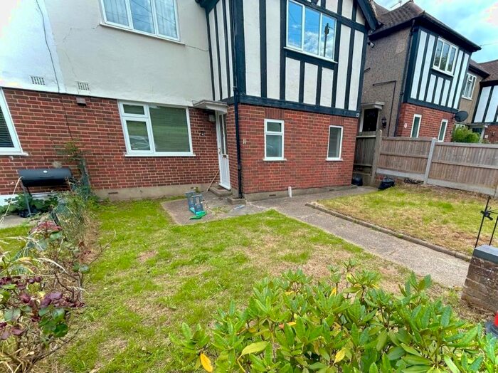 2 Bedroom Maisonette To Rent In Netley Close, North Cheam, Sutton, SM3