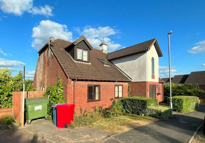 2 Bedroom Flat To Rent In Garratts Way, High Wycombe, HP13