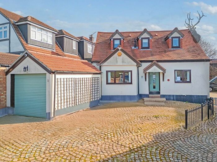 4 Bedroom Detached House For Sale In Theydon Park Road, Theydon Bois, CM16