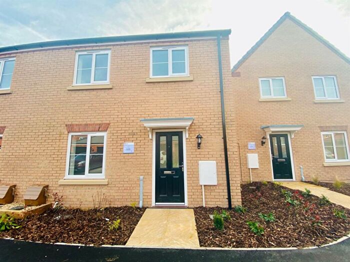 3 Bedroom End Of Terrace House To Rent In Lingfield Park, Bourne, PE10