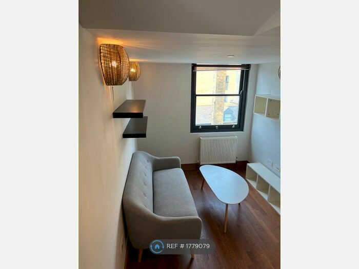 2 Bedroom Flat To Rent In High Street, London, E17