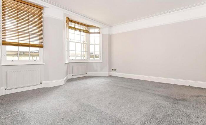 3 Bedroom Apartment To Rent In Baker Street, Marylebone, London, NW1