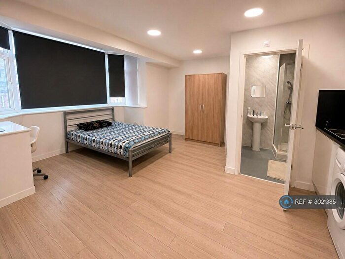 Studio To Rent In Cairnfield Avenue, London, NW2