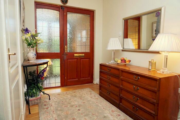 3 Bedroom Detached Bungalow For Sale In Dunrobin Crescent, Stewartfield, East Kilbride G74