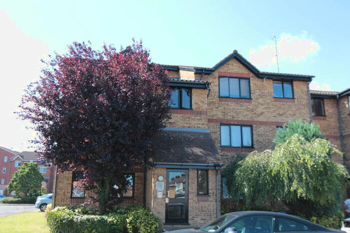 Flat To Rent In Verity Court, Charlton Road, Edmonton, London, N9