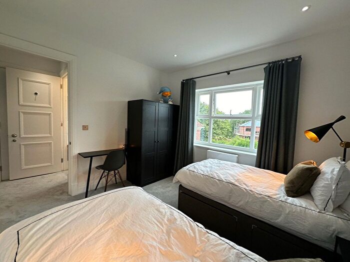 4 Bedroom Semi-detached House To Rent In Sassoon Drive, Barnet, EN4