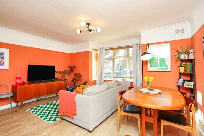 2 Bedroom Flat To Rent In Laleham Road London, SE6