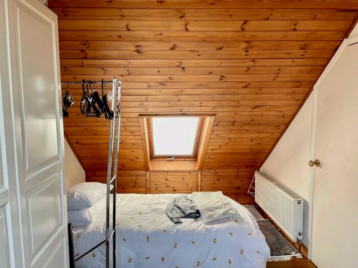 Studio To Rent In Highfield Road, London, NW11