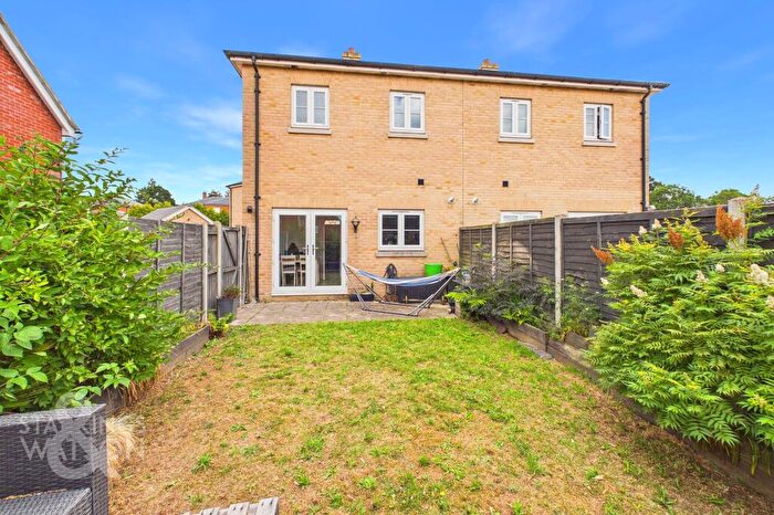 3 Bedroom Semi-Detached House For Sale In Oak Avenue, Loddon, Norwich, NR14