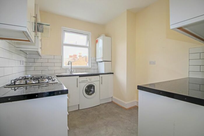 1 Bedroom Maisonette To Rent In High Road, Harrow Weald, Harrow, HA3
