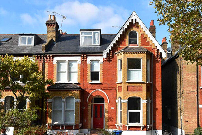 Studio To Rent In First Floor Flat, Marmora Road, London, SE22
