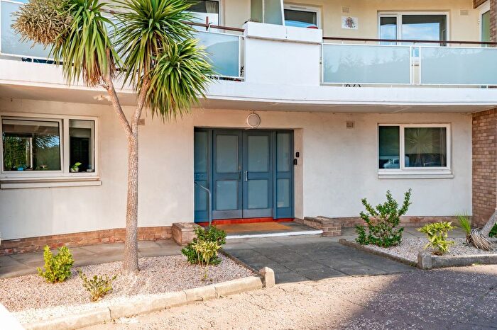 2 Bedroom Flat For Sale In / Orchard Brae Gardens, Edinburgh, EH4