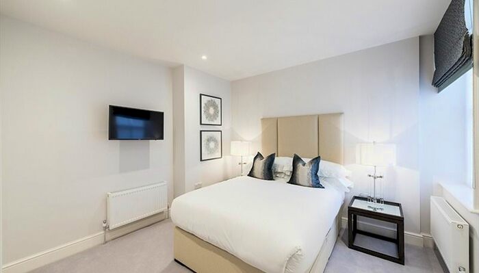 3 Bedroom Flat To Rent In Hamlet Gardens, King Street, Ravenscourt Park, London, Greater London, W6