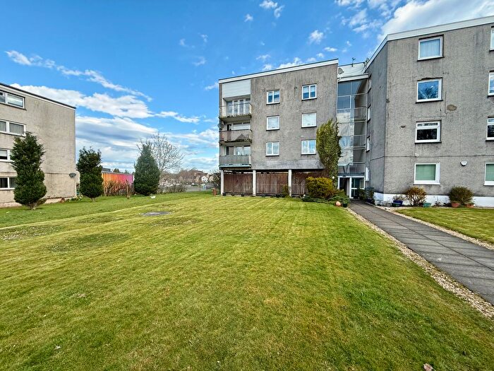 2 Bedroom Flat To Rent In Maxwell Drive, Glasgow, G74