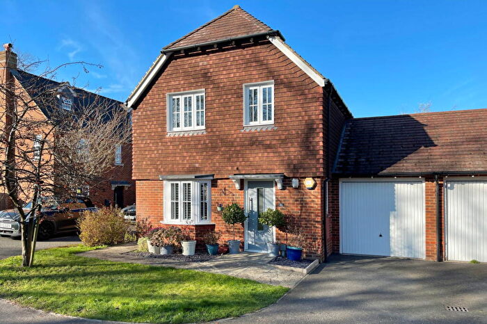 3 Bedroom Link Detached House For Sale In Vigor Close, East Malling, ME19