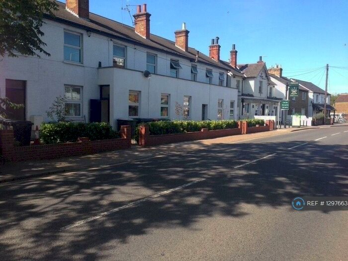 6 Bedroom Flat To Rent In Hawks Road, Kingston Upon Thames, KT1