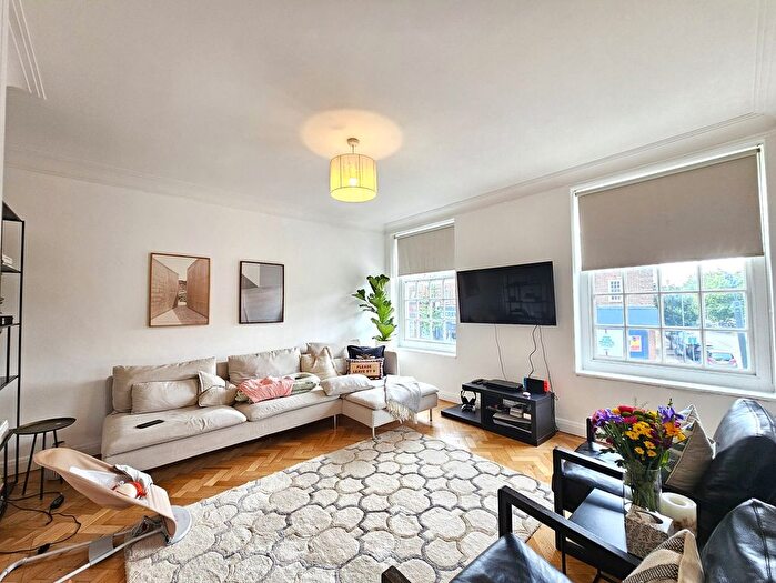 3 Bedroom Flat To Rent In Finchley Road, London, NW11