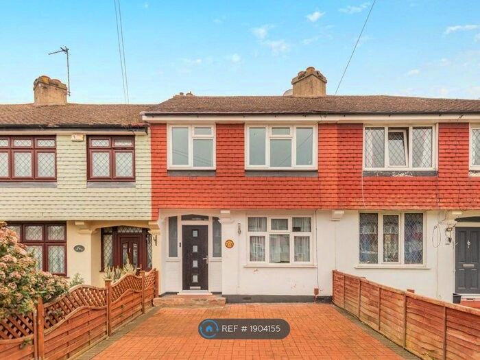 3 Bedroom Terraced House To Rent In Knollmead, Surbiton, KT5