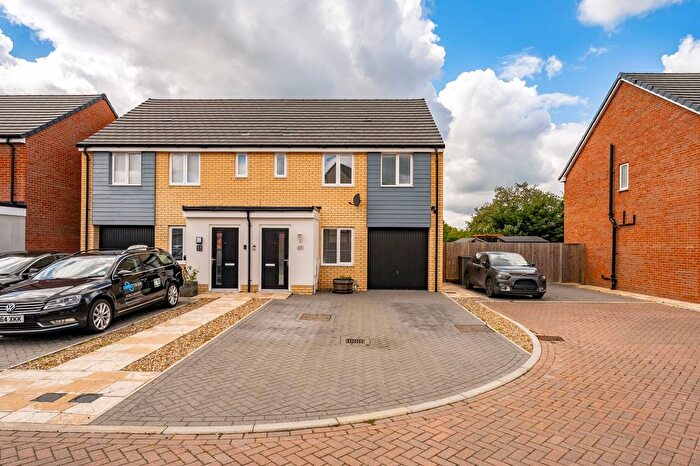 3 Bedroom Semi-Detached House For Sale In Caddow Close, Dereham, NR19