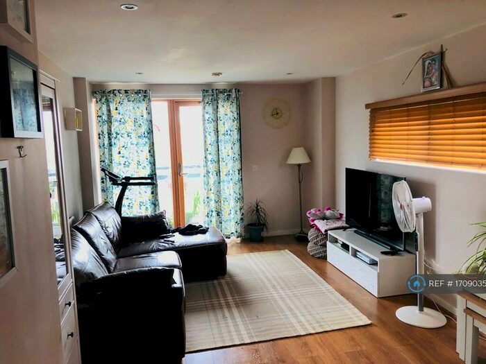 2 Bedroom Flat To Rent In The Gateway North, Leeds, LS9