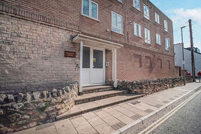 2 Bedroom Flat For Sale In Park Street, Weymouth, DT4