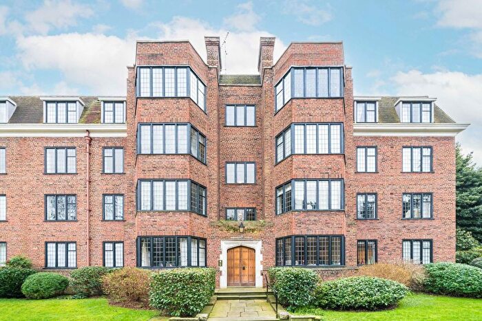 3 Bedroom Flat To Rent In Manor Fields, London, SW15