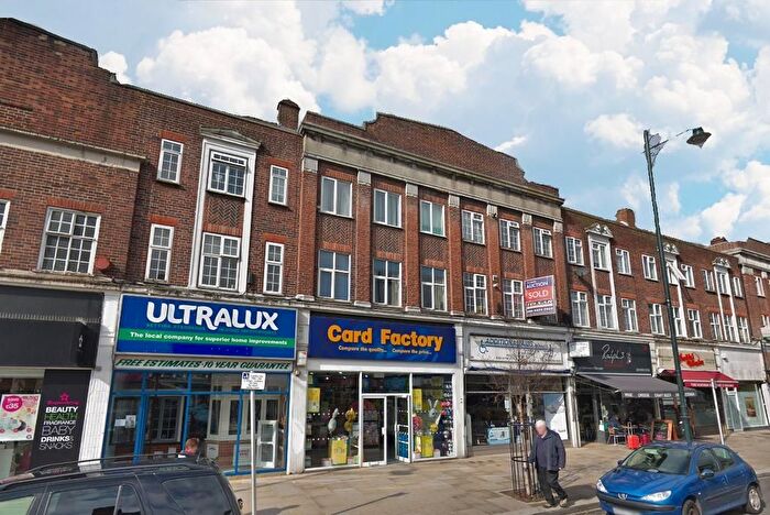 2 Bedroom Flat To Rent In High Street, Whitton, TW2