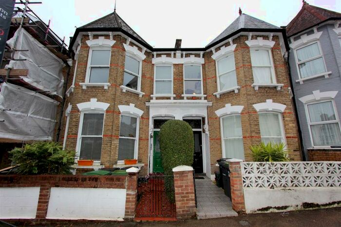 6 Bedroom Terraced House To Rent In Duckett Road, Haringey, N4
