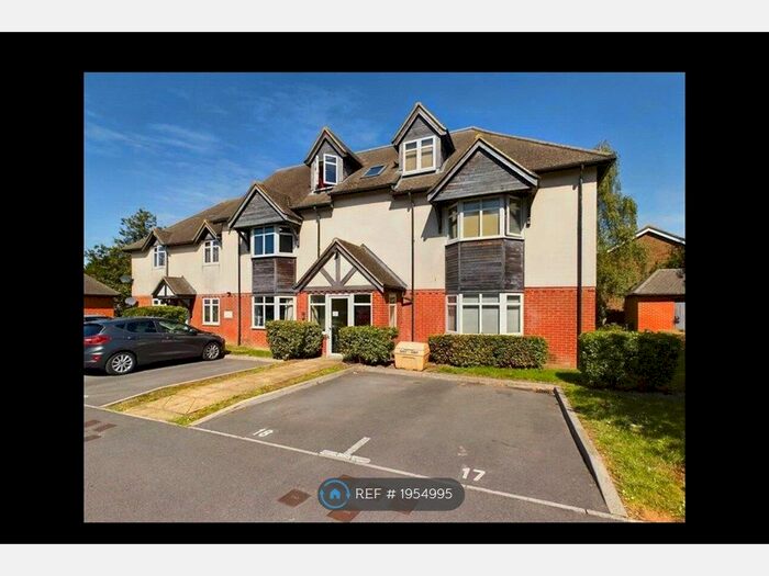 2 Bedroom Flat To Rent In Overton Court, Tongham, Farnham, GU10