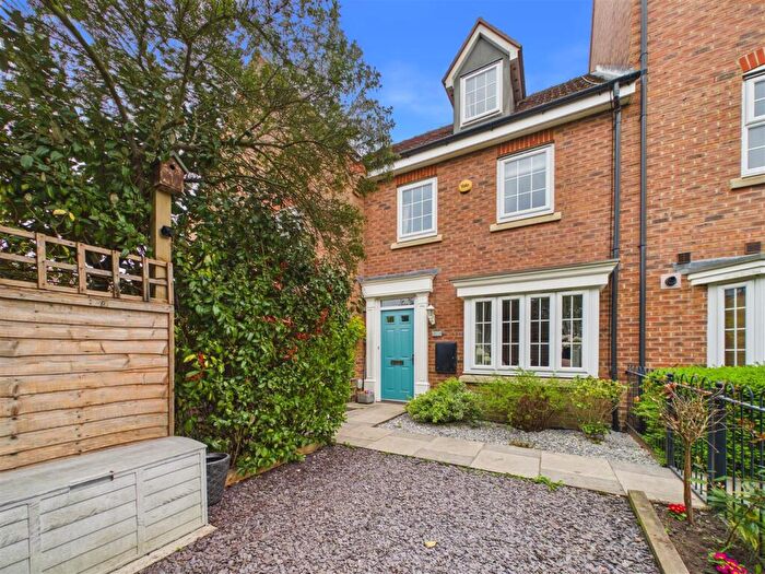 4 Bedroom Town House For Sale In Rossetti Close, Brough, HU15