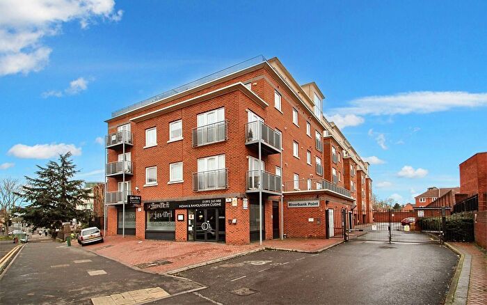 3 Bedroom Flat To Rent In High Street, Uxbridge, UB8