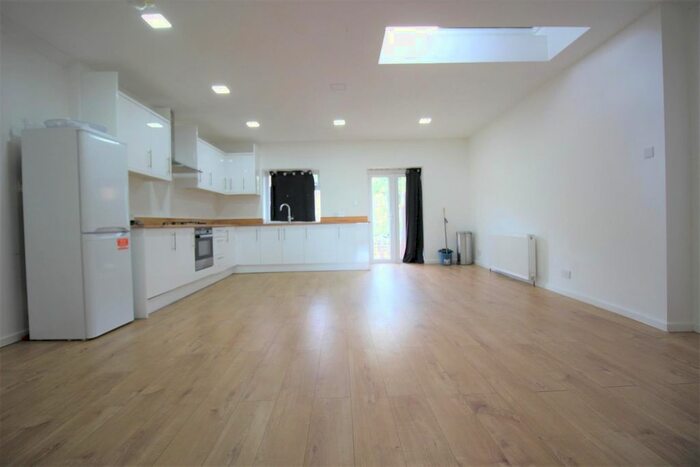 5 Bedroom Property To Rent In Longacre Road, London, E17