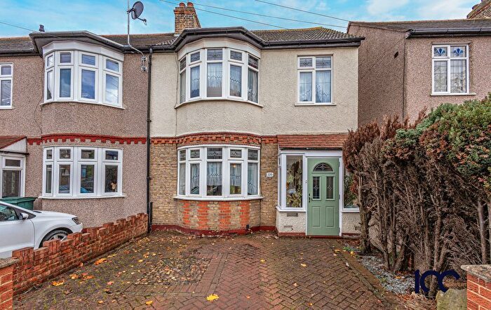 3 Bedroom Terraced House For Sale In Lyndhurst Drive, Hornchurch, RM11