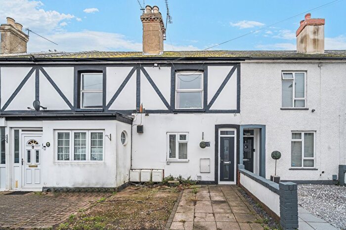 2 Bedroom Maisonette For Sale In Somerset Road, Farnborough, GU14