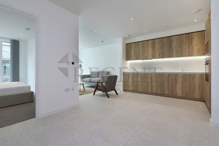 2 Bedroom Apartment To Rent In Georgette Apt, Tower Hamlets, E1