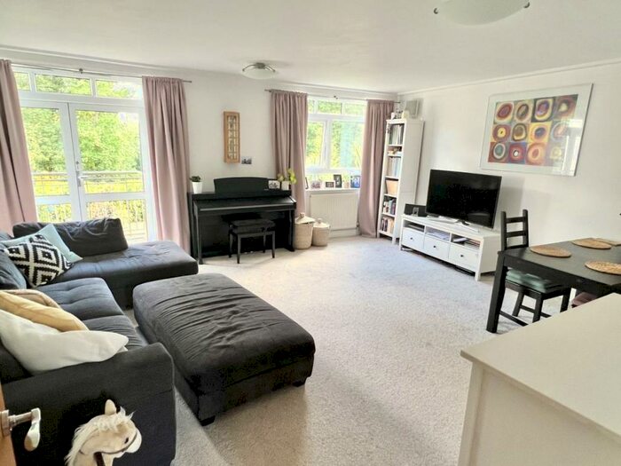 2 Bedroom Apartment To Rent In Yew Tree Road, Moseley, Birmingham, B13