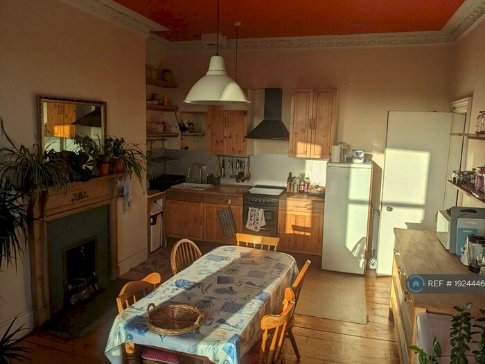 4 Bedroom Flat To Rent In Macdowall Road, Edinburgh, EH9