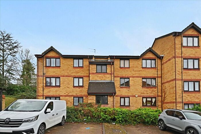 1 Bedroom Flat For Sale In Cornmow Drive, London, NW10