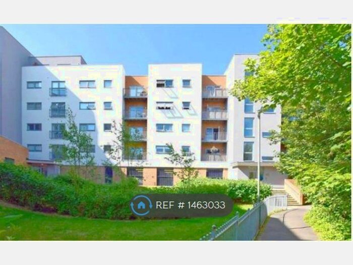 2 Bedroom Flat To Rent In Sovereign Way, Tonbridge, TN9