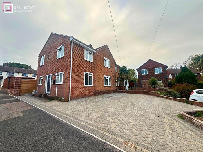 4 Bedroom Semi-Detached House For Sale In Beechings Way, Gillingham, ME8