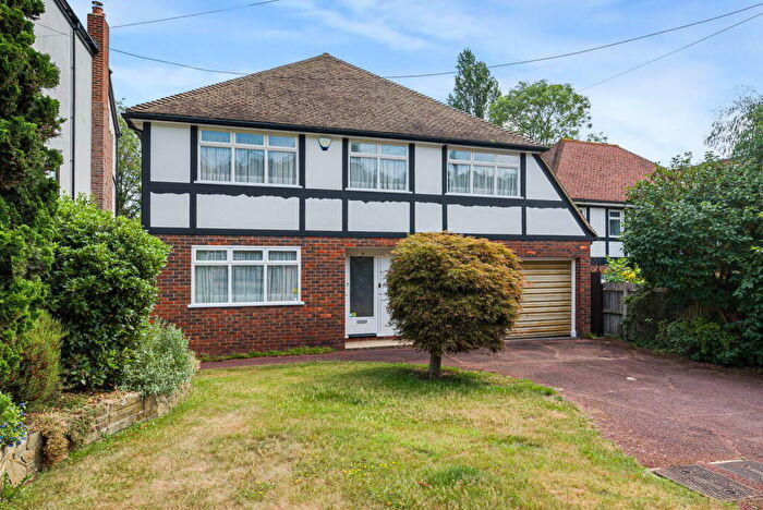 4 Bedroom Detached House For Sale In Wood Lodge Lane, BR4
