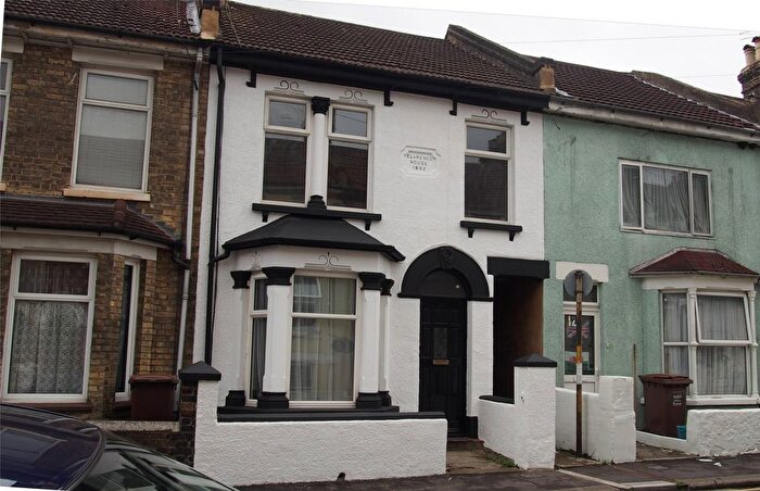 3 Bedroom Terraced House To Rent In Rochester Avenue, Rochester, ME1