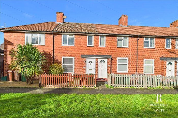 3 Bedroom Terraced House For Sale In Shaftesbury Road, Carshalton, SM5