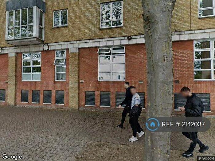 2 Bedroom Flat To Rent In Cabot Court, London, SE16