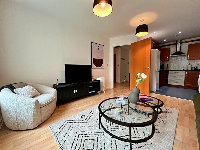 2 Bedroom Flat To Rent In City South, City Road East, Manchester, M15