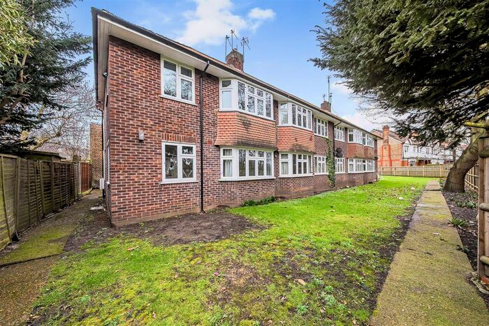 1 Bedroom Flat To Rent In The Greenways, South Western Road, St Margarets, Twickenham, TW1