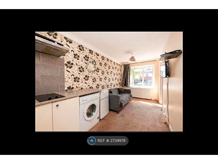 1 Bedroom Flat To Rent In High Wycombe, High Wycombe, HP12